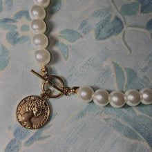 Load image into Gallery viewer, pearl necklace
